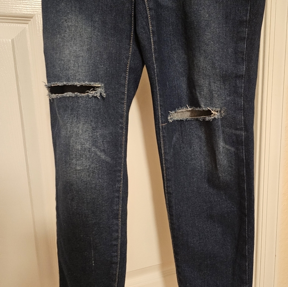 Sold. Old Navy Maternity Jeans. Size 4. - Picture 4 of 8